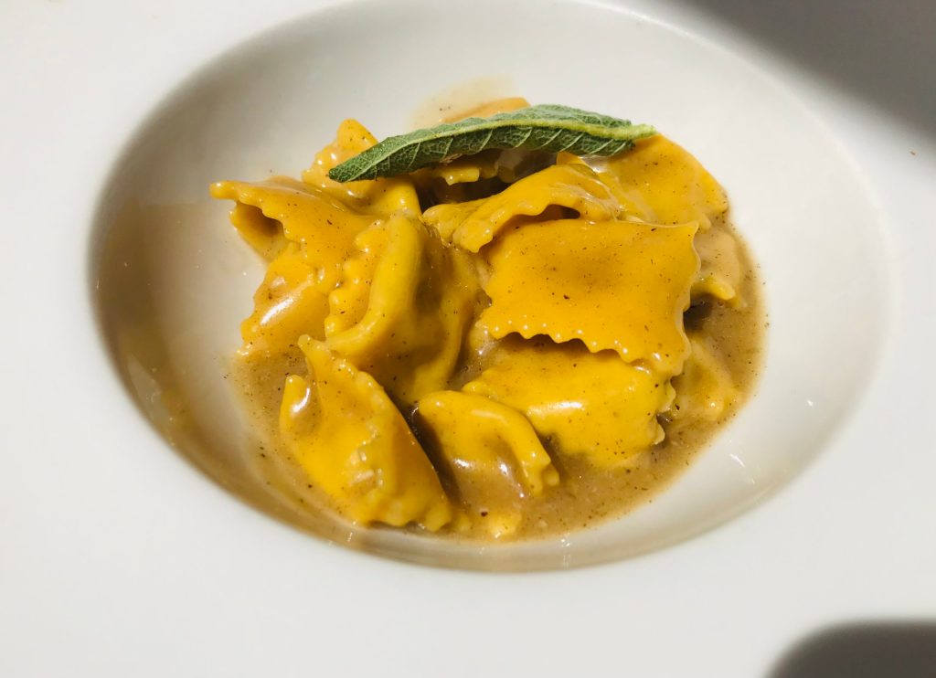 Traditional fresh egg pasta, stuffed with three types of roasted meat. Cute and delicious!