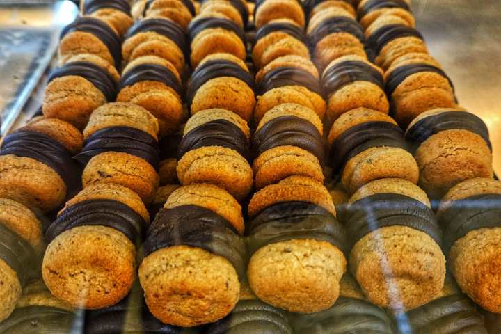 a tray of food on a grill