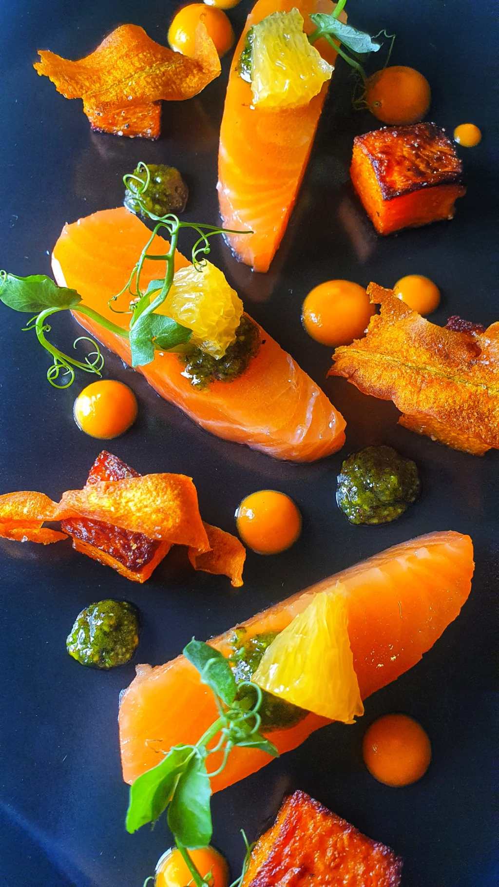 Orange is the new black. Un piatto fish based che risponde ai principi della dottrina dei 5 sapori.